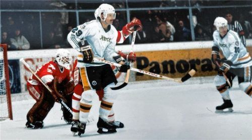 Das kongeniale Sturmduo der Rosenheimer: Ernst Höfner (links) und Franz Reindl (rechts) im Spiel gegen den Kölner EC.Foto Stefan Trux