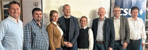 Das neue Vorstandsteam: (von links) Beisitzer Michael Link, Peter Huber und Viviane Aicher, Erster Vorsitzender Sven Herrmann, Digitalbeauftragte Lisa Wachinger, stellvertretender Vorsitzender Michael Andrelang, Schatzmeister Stephan Gabriel und Schriftführer Elmar Stegmeier.Foto CSU