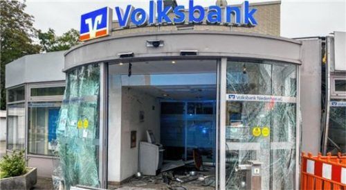 Der Angeklagte soll an der Sprengung eines Geldautomaten in Moers beteiligt gewesen sein. Foto dpa