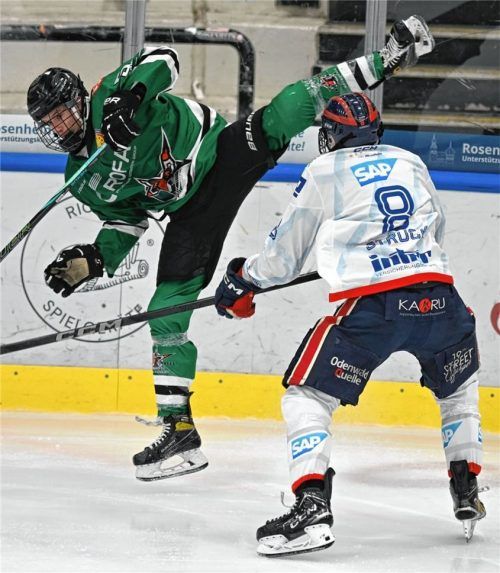 Der Sprung ins Finale ist der Starbulls-U17 und Stürmer Leon Lamprecht gegen die Jungadler Mannheim nicht gelungen. Foto Hans-Jürgen Ziegler