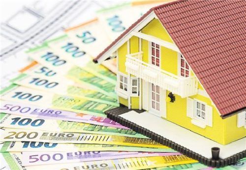 Die Einlagensicherung kann auch das Geld aus dem Verkauf einer privat genutzten Immobilie betreffen. Foto IMAGO/Wolfilser