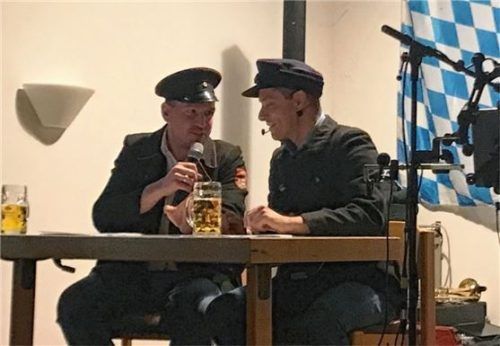 Die Feuerwehr-Ratschen Sebastian Strohmayer (links) und Josef Bauer teilten kräftig aus. Fotos Dachs