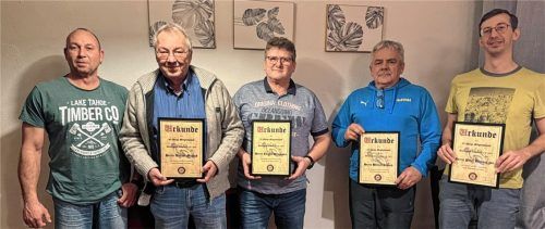 Die Geehrten (von links): Markus Nagl, Werner Mehlich (40 Jahre Mitgliedschaft), Jürgen Weigmann (35 Jahre), Herbert Schmid (25 Jahre) und Peter Lindner junior (25 Jahre).Foto