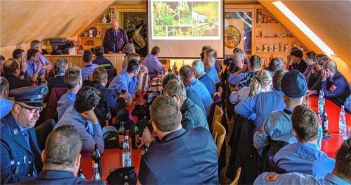 Die Jahresversammlung der Feuerwehr Griesstätt fand im voll besetzten Feuerwehrhaus statt. Kommandant Georg Weiderer resümierte das vergangene Jahr. Foto Klemmer