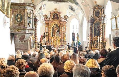 Die Kirche in Höhenmoos konnte die Trauernden beim Auferstehungsgottesdienst für Paul Unterseher kaum fassen. Foto Hötzelsperger