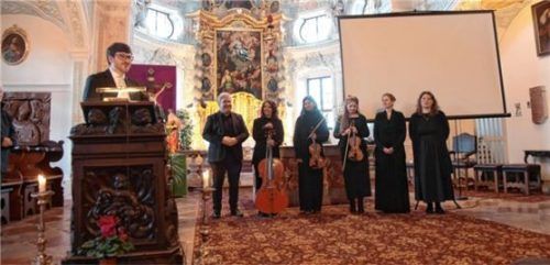 Die Musiker: (von links) Korbinian Kebinger, Peter Bader (Orgel), Belen Gonzales (Cello), Athira Sukumaran, Margarita Wolf (Violine), Karolina Wolf (Sopran) und Friderike Ließke-Dina (Alt). Foto münch