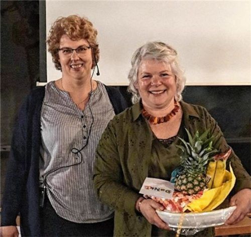 Die neue und die bisherige Erste Vereinsvorsitzende Resi Gschwendtner (links) und Petra Widhammer (rechts). Foto re