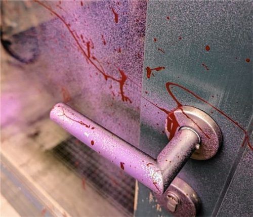 Die Täter benutzten zum Teil Lacke. Die Entfernung der Farb-Sauerei gestaltet sich schwierig. Foto CSU Rosenheim