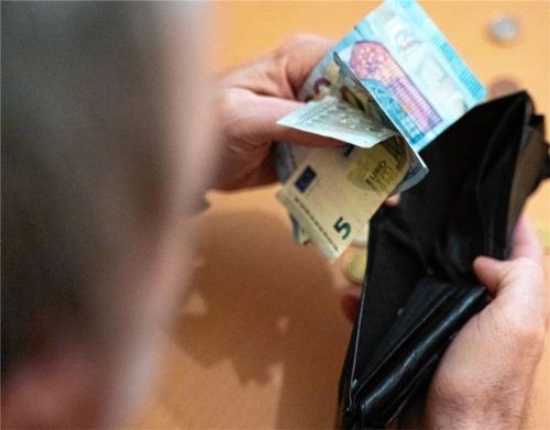 Ein 38-jähriger Mann hat am vergangenen Sonntagmittag einen Geldbeutel mit 4000 Euro am Innspitz gefunden und zur Polizei gebracht. Foto IMAGO