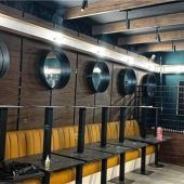 Vom Tellerwäscher zum Café-Besitzer