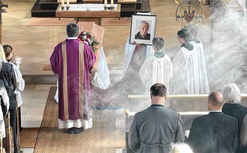 Eindrücke von den Trauerfeierlichkeiten in der Törwanger Pfarrkirche.