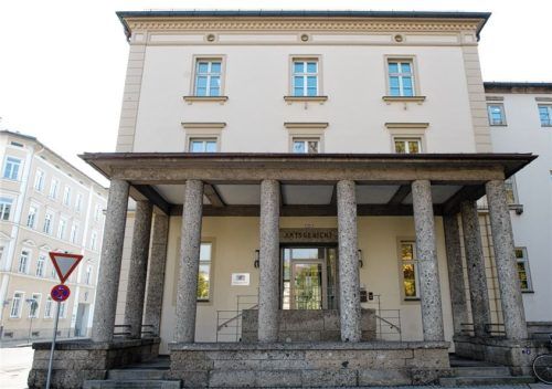 Eine 21-Jährige, die angeblich als Influencerin arbeitet, musste sich vor dem Amtsgericht Rosenheim verantworten, weil sie eine andere Frau beklaut haben soll. Doch zu einem Urteil kam es nicht. Foto dpa