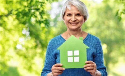 Eine Einliegerwohnung im Haus ermöglicht das Zusammenleben von mehreren Generationen. Foto adobestock/Syda Productions