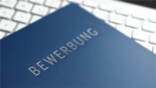 Eine gut strukturierte Bewerbungsmappe macht oft den entscheidenden Unterschied. Foto adobestock/s-motive