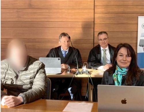 Entscheidung am BGH im Mordfall um Hanna W.: Für den Angeklagten Sebastian T. sowie seine Verteidiger Harald Baumgärtl, Dr. Markus Frank und Regina Rick steht bald die Revisionsentscheidung an. Foto dpa/Weiser