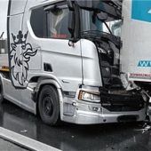 Autobahn nach Lkw-Unfall gesperrt