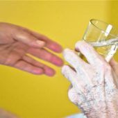 Viele Fragen zu Pflegekräften und Bezahlung