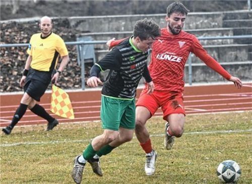 Genti Krasniqi (rechts) und der SV Bruckmühl sind mit einer herben Schlappe in die Frühlingsrunde gestartet.Foto Ruprecht