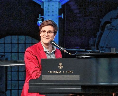 Geschliffener Wortwitz und virtuose Pianistenkünste stellt Bodo Wartke bei seinem Auftritt unter Beweis. Foto dpa