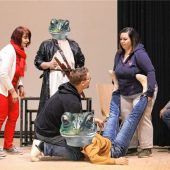 Theater Bruckmühl spielt „Der Frosch mit der Peitsche“