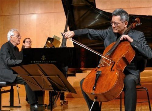 Hochkonzertiert beim Spiel: Dieter Lallinger am Klavier und Wen-Sinn Yang am Cello.Foto janka