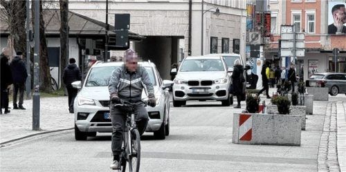 Immer noch fahren der Polizei zufolge rund fünf bis sechs Autos pro Kontrolle verbotenerweise durch die Fußgängerzone. Foto Baumeister
