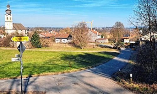 In Berbling wird die Heinrichsdorfer Straße ab dem 11. März zwischen der Abzweigung Gröbener Straße und dem Bergweg für Baumaßnahmen voll gesperrt. Foto Hadersbeck