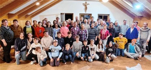 Insgesamt stehen 65 Schauspieler aus allen Altersgruppen auf der Bühne des Theaterhauses.Foto  Theatergesellschaft Bad Endorf