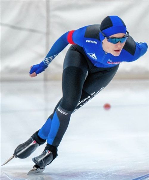 Julia Geutner vom DEC Inzell zeigte bei den deutschen Nachwuchs-Meisterschaften in Erfurt auf und holte sich einen Titel sowie mehrere Stockerlplätze.Foto Ernst Wukits