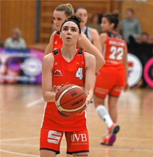 Kathleen Hill und die Wasserburger Basketball-Damen empfangen die Dillingen Diamonds. Foto Marinus Obermaier