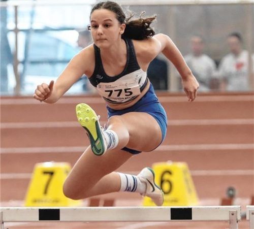 Klara Schlemer wurde Zweite im Hallen-Vierkampf der Jugend W14 und holte Team-Bronze. Foto Ludwig Stuffer