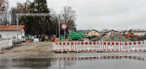 Kostenintensives Projekt: Mit der Erschließung des neuen Wohngebietes „Nördlich der Kreisstraße“ begann auch der Ausbau der Wendelsteinstraße, der Ende des Jahres abgeschlossen werden soll.Foto Heinz