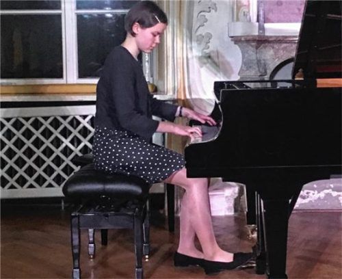 Mabel Forner beim Klaviervortrag der Pathétique. Foto jaensch