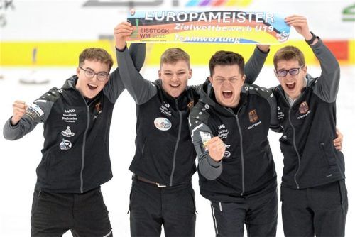 Mit einer Differenz von elf Punkten: Fabian Neumaier, Florian Schuhbeck, Paul Lämmlein und Florian Kreuzeder (von links) holen vor Österreich den WM-Titel.Foto Kamhuber