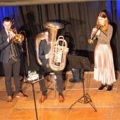 Auf humorvoller Fahrt im Tourbus