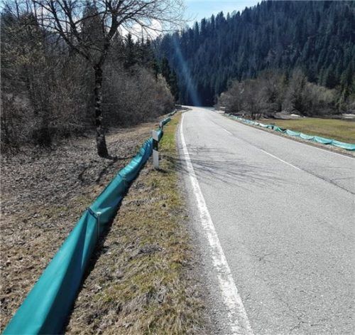 Mobile Schutzeinrichtungen sollen die Tiere vor dem Tod unter Pkw-Reifen bewahren. Foto Staatliches Bauamt Rosenheim