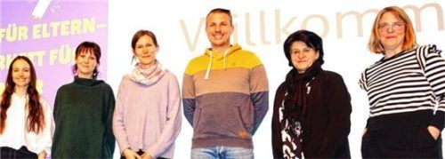 Nahmen am Info-Abend teil: (von links) Christina Hitzler (Fachambulanz für Suchterkrankungen der Diakonie Rosenheim), Eva Ellmayer-Schönberge (PrienaYou), Verena Hinze (Caritas-Zentrum Prien), Markus Heinze-Wagenführer (Jugendbeamter der Priener Polizei), Rosi Hell (Gemeinderätin und Jugendbeauftragte) und Susanne Blöchinger (Caritas Prien OBA).Foto hötzelsperger