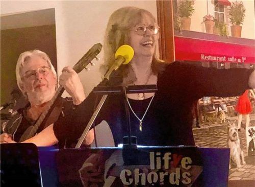 Nikolaus Stigloher und Rayka Emmé waren als „LifveChords“-Urgesteine nicht nur als Maler beteiligt. Foto bürtin