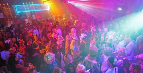 Partystimmung auf drei Ebenen beim Sportlerball in Pang. Fotos aez