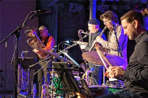 Rollten im Haberkasten einen bunten Klangteppich aus: (von links) Christoph Wundrak, Gernot Strebl, Oleksandr Rydenko und Klaus Fürstner. Foto becker