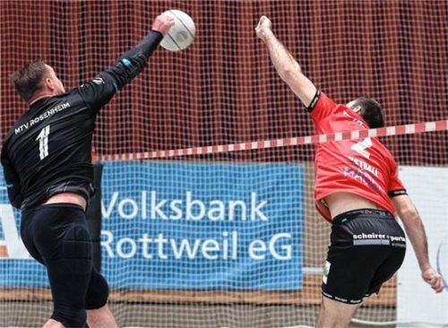 Rosenheims Angreifer Nummer eins: Steve Schmutzler war in zahlreiche umkämpfte Blockduelle verwickelt.Foto MTV