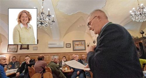 Sepp Hofer, hier bei einer Wahlkampfveranstaltung zum Brenner-Nordzulauf in Flintsbach, habe sich zu sehr auf das Bahn-Projekt fokussiert, kritisiert Parteikollegin Mary Fischer. Foto privat/re