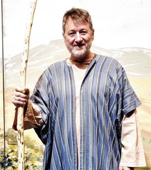 Sepp Kößlinger als heiliger Jakobus im gleichnamigen Spiel der Bad Endorfer Theatergesellschaft. Foto Hötzelsperger
