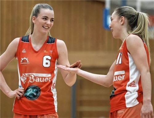 Gegen den Nord-Meister: Maria (links) und Sophie Perner treffen mit dem TSV Wasserburg auf Bochum.Foto Mühlhofer