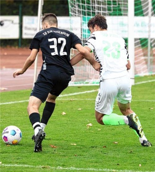 Sportbund-Stürmer Fikret Jahic (links) jagt in der Kreisliga 1 die Torjäger-Kanone.Foto Christian Mühlhofer