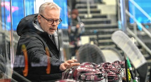 Starbulls-Trainer Jari Pasanen und sein Team zieht es in der Vorbereitung ins Ausland.Foto Ziegler