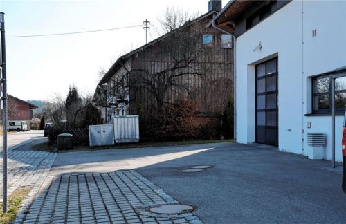 Südlich des Ausfahrttores soll die Garage angebaut werden. Foto merk