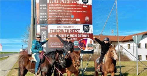 „Tierische Vorfreude“ lösen bei den Pferde-Fans Franz, Susanne mit Tamara Mara, Grace und Jameel die Planungen zum 150. Jubiläum aus. Foto  Neuwirth