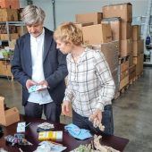 Möbel und Kugelschreiber aus Textilmüll