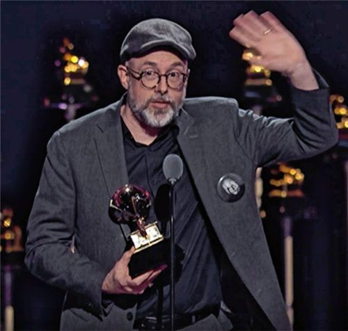 Ton-Ingenieur Hans-Martin Buff erhielt im Februar eine kleine Grammophonskulptur, sprich Grammy, für seine Arbeit. Foto re
